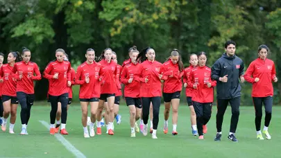 A Milli Kadın Futbol Takımı tur için Slovenya deplasmanında A Milli Kadın Futbol Takımı tur için Slovenya deplasmanında