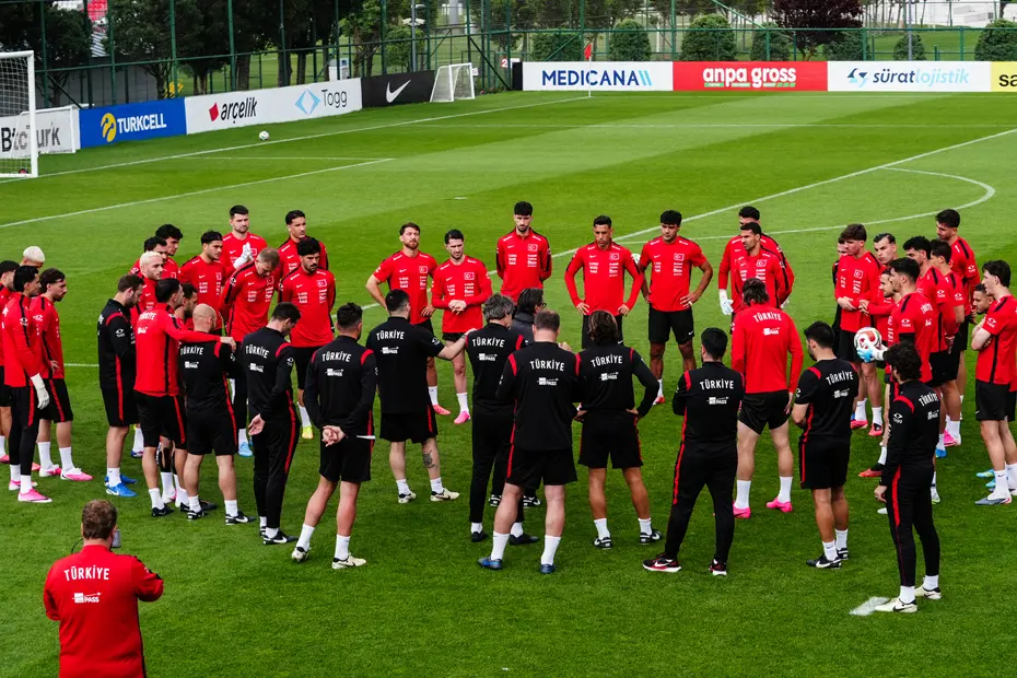 Ve Montella, 9 futbolcuyu Dünya Kupası kadrosundan çıkardı: TFF resmi duyuruyu yaptı - 2 Ve Montella, 9 futbolcuyu Dünya Kupası kadrosundan çıkardı: TFF resmi duyuruyu yaptı - 2