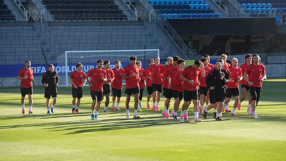 Montella idman sırasında 2 futbolcuyla özel görüştü - 2