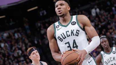 Lider Bucks, Sacramento Kings deplasmanında Giannis'in 46 sayısıyla kazandı