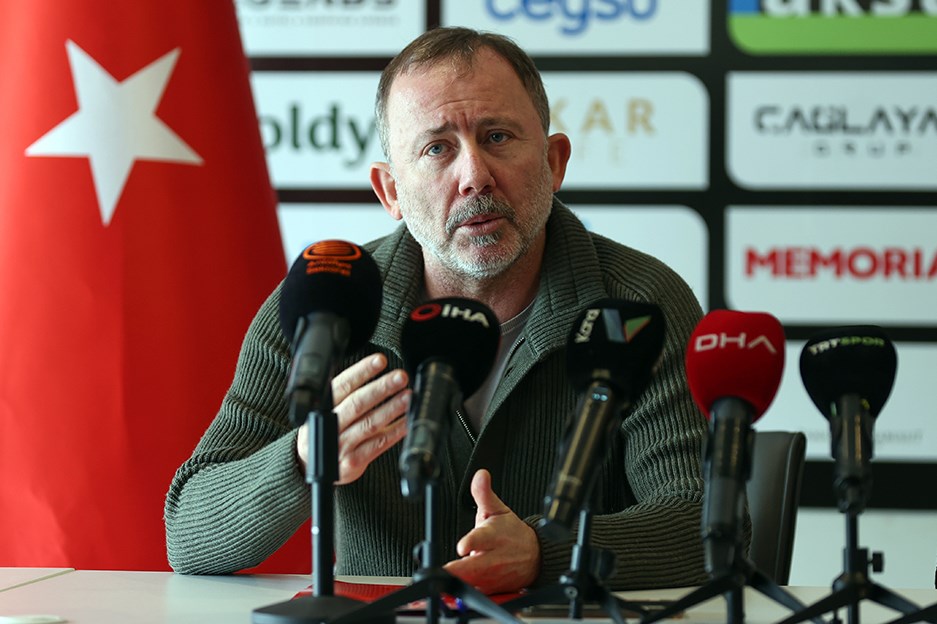 Sergen Yalçın'dan Fenerbahçe'ye olay teklif: "Hemen 5 forvet önereyim"