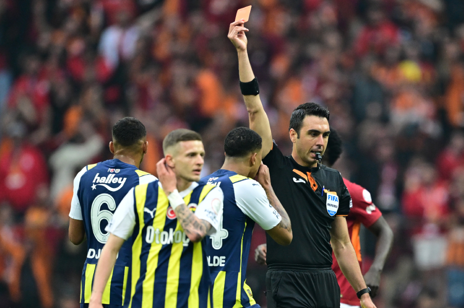 Trio ekibinden Fenerbahçe'nin derbideki kırmızı kartı için net yorum