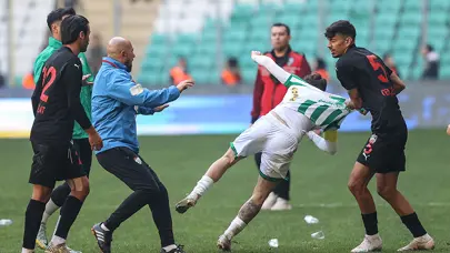 Bursaspor - Diyarbekirspor maçında arbede: 6 kırmızı kart çıktı