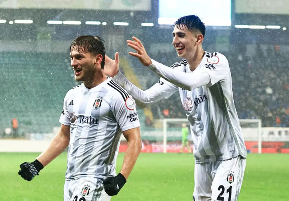 Beşiktaş'ın genç yeteneğine beklenmedik talip: Portekiz kulübünün planı ortaya çıktı - 5