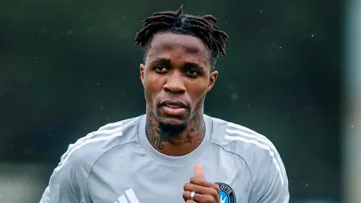 Wilfried Zaha 4 dakikada galibiyeti getirdi