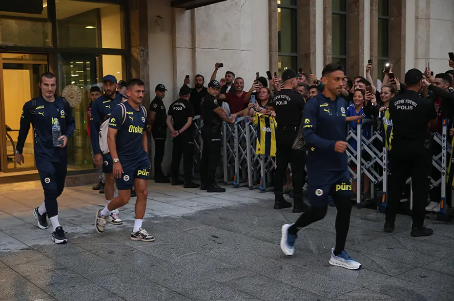 Fenerbahçe'ye Rize'de coşkulu karşılama - 4 Fenerbahçe'ye Rize'de coşkulu karşılama - 4