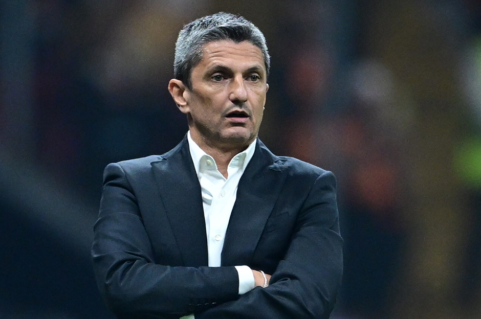 Ekibiyle birlikte taraftarları döven Lucescu'ya 4 ay men: "Bizi yok etmeye çalışıyorlar"