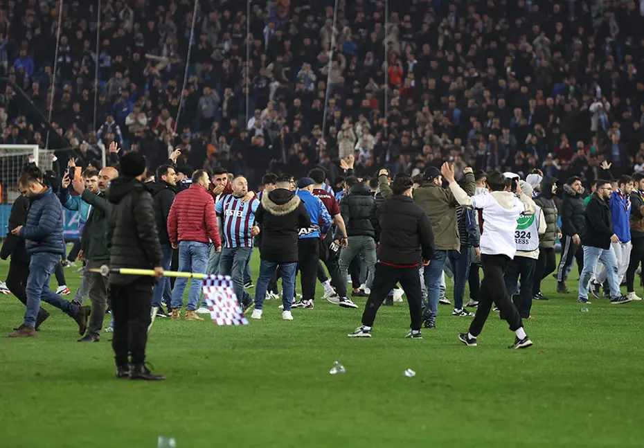 Dış basında Trabzonspor-Fenerbahçe maçındaki olayların yansımaları: "Kung fu, karate" - 10 Dış basında Trabzonspor-Fenerbahçe maçındaki olayların yansımaları: "Kung fu, karate" - 10