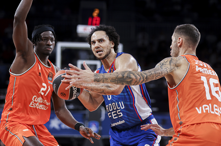 Anadolu Efes, Valencia engelini geçip ikinci galibiyetini aldı: 77-73