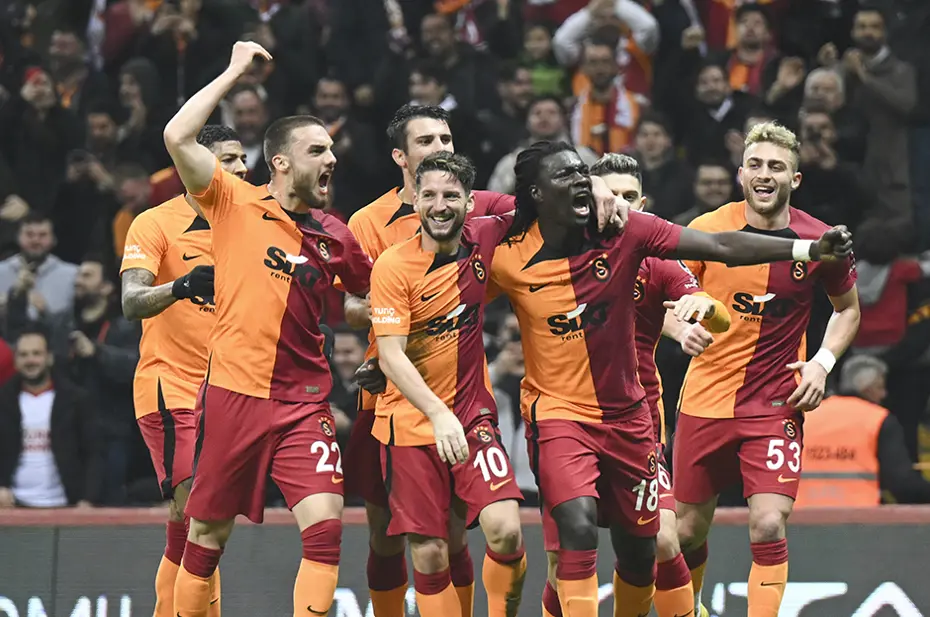 "Kornerden önce faul vardı" Galatasaray için ne yazdılar? - 15
