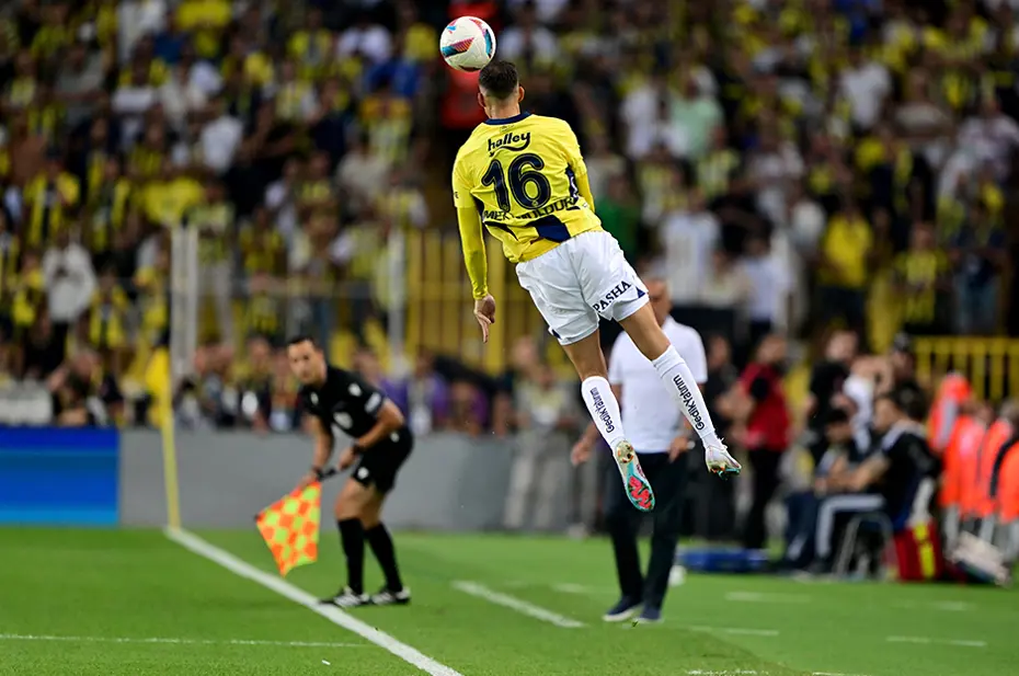 Mourinho üzerini çizdi: Fenerbahçe'den beklenmedik karar - 4 Mourinho üzerini çizdi: Fenerbahçe'den beklenmedik karar - 4