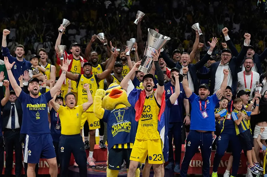 Fenerbahçe Beko'nun tarihi zaferi sonrası gece yarısı Mourinho'dan tek cümlelik paylaşım - 2
