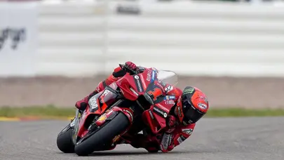 MotoGP'de şampiyon İspanya'da belli oluyor