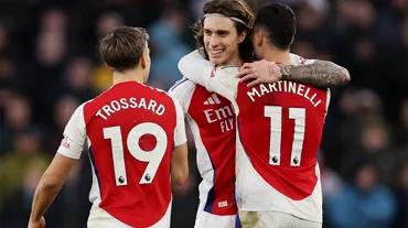 2 kırmızı kart, tek gol: Arsenal'dan Wolves deplasmanında 3 puan