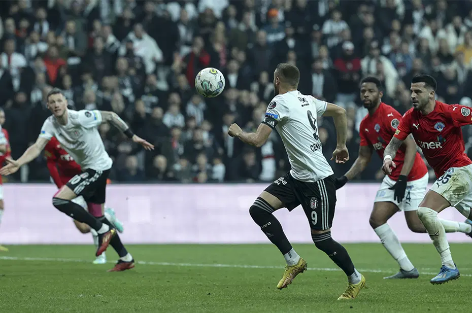 "Mert maçı kurtardı" - Spor yazarları Beşiktaş için ne dedi? - 4 "Mert maçı kurtardı" - Spor yazarları Beşiktaş için ne dedi? - 4