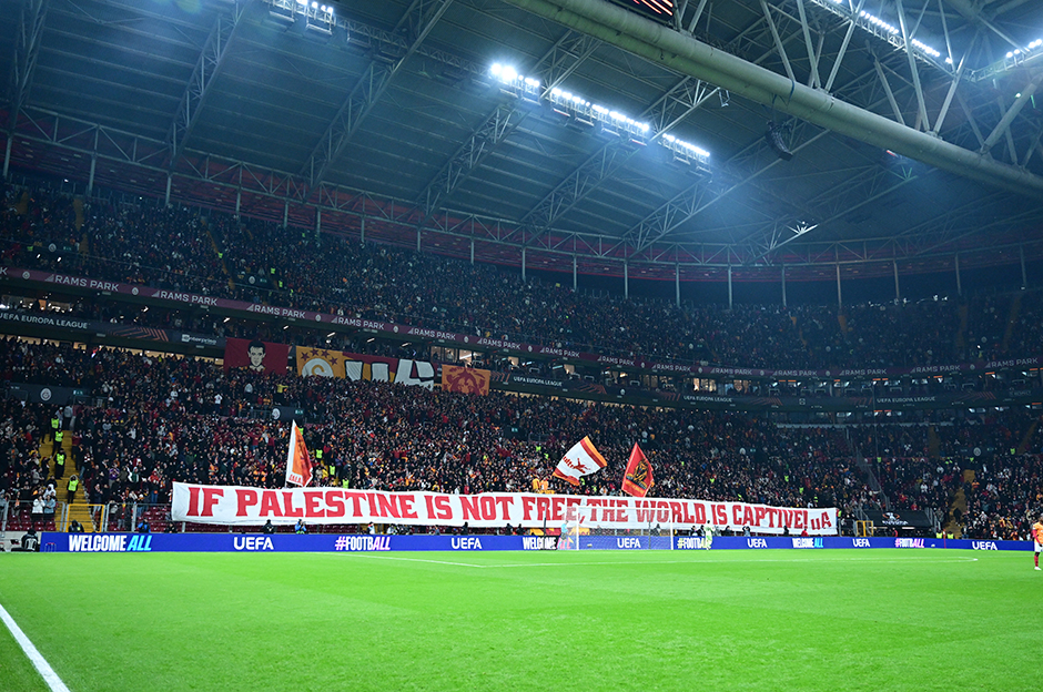 Celtic taraftarından Galatasaray taraftarına destek