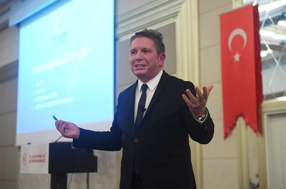 Kalp krizi geçiren Erdoğan Arıkan'ın sağlık durumuna ilişkin bakanlıktan açıklama