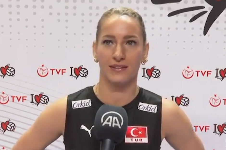 Gizem Örge'den Santarelli'ye övgü: "Adaletli bir milli takım var"