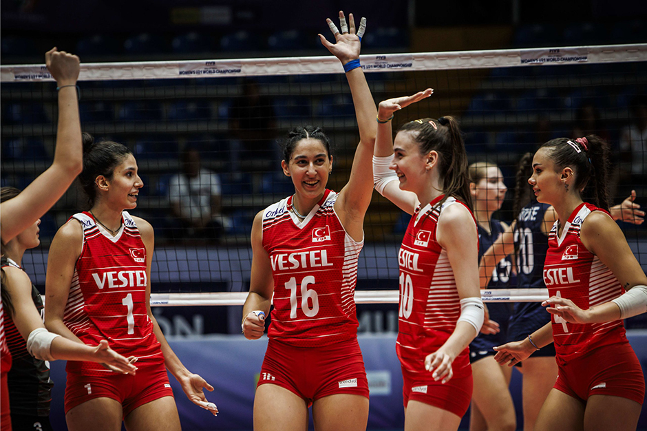 21 Yaş Altı Kadın Voleybol Milli Takımı dünya 5'incisi