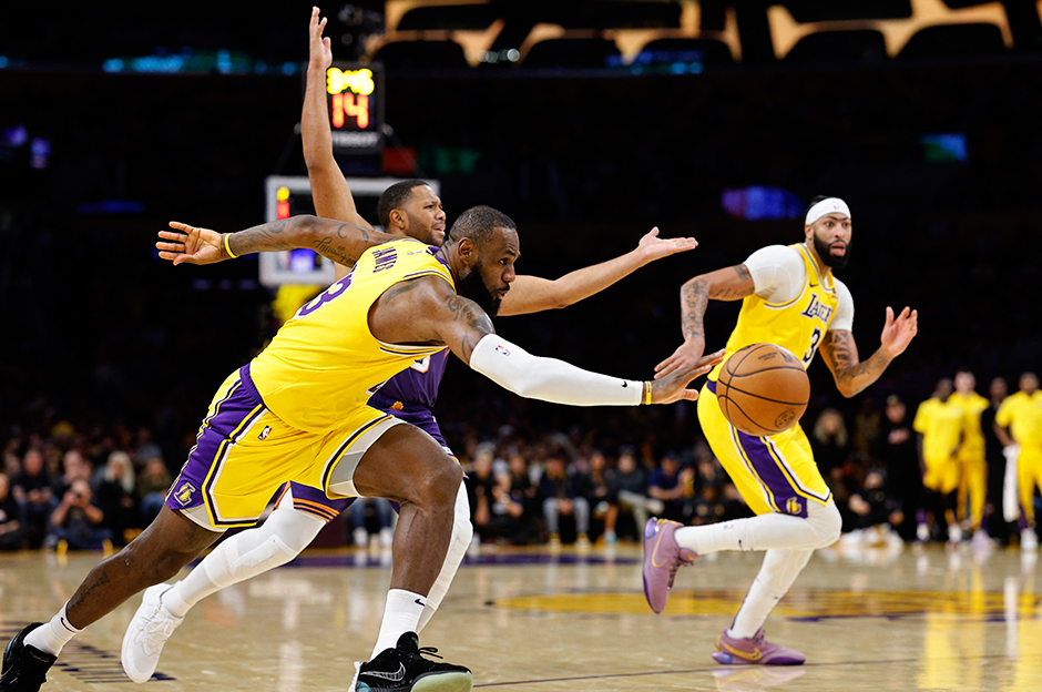 Los Angeles Lakers yıldızlarıyla kazandı