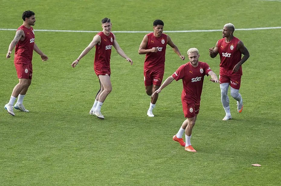 Galatasaray antrenmanında talihsiz an - 2 Galatasaray antrenmanında talihsiz an - 2