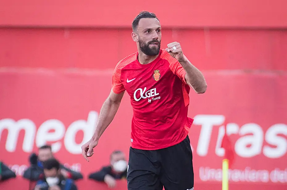 Muriqi'ten topsuz alanda gündeme oturan hareket: VAR görüntüsünde ortaya çıktı - 6