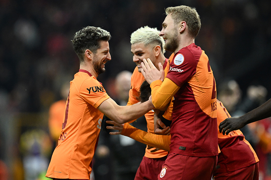 Spor yazarları Galatasaray-İstanbulspor maçı için ne dedi?