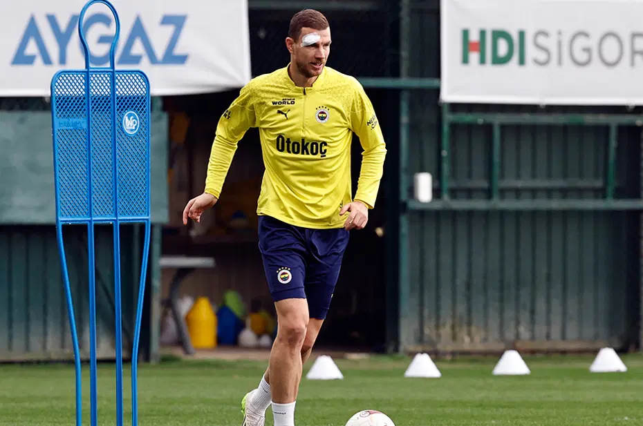 Fenerbahçe'de Çağlar Söyüncü gelişmesi: Konferans Ligi maçında sakatlanan futbolcudan haber var - 3 Fenerbahçe'de Çağlar Söyüncü gelişmesi: Konferans Ligi maçında sakatlanan futbolcudan haber var - 3