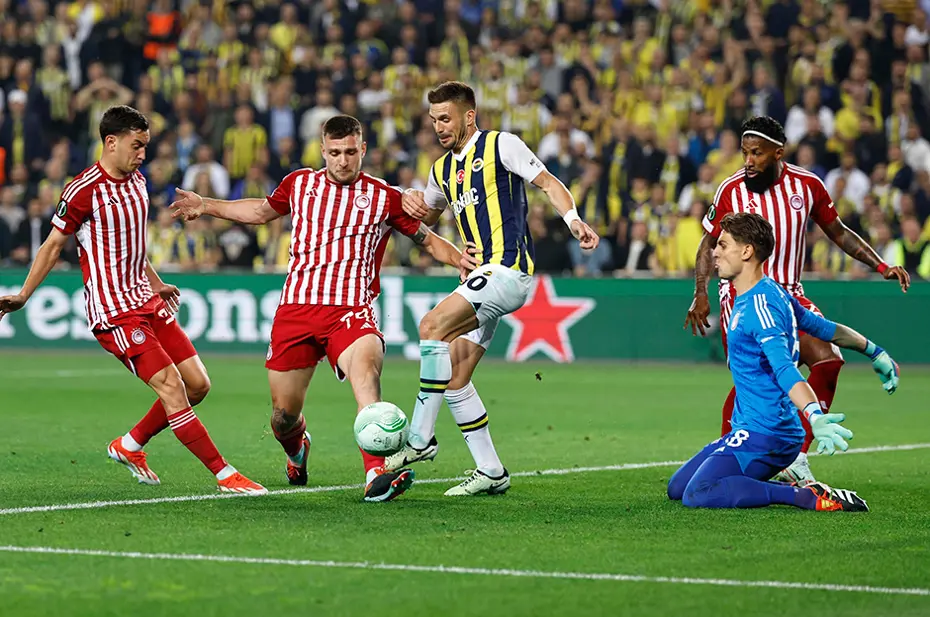 Fenerbahçe maçında 3 penaltı kurtaran kaleciden "muska" itirafı - 4 Fenerbahçe maçında 3 penaltı kurtaran kaleciden "muska" itirafı - 4