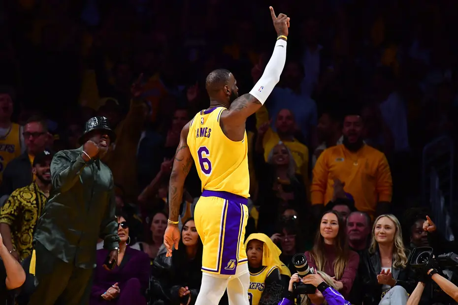 LeBron James'in rekor kırdığı maçta Lakers uzatmada kazandı - 3