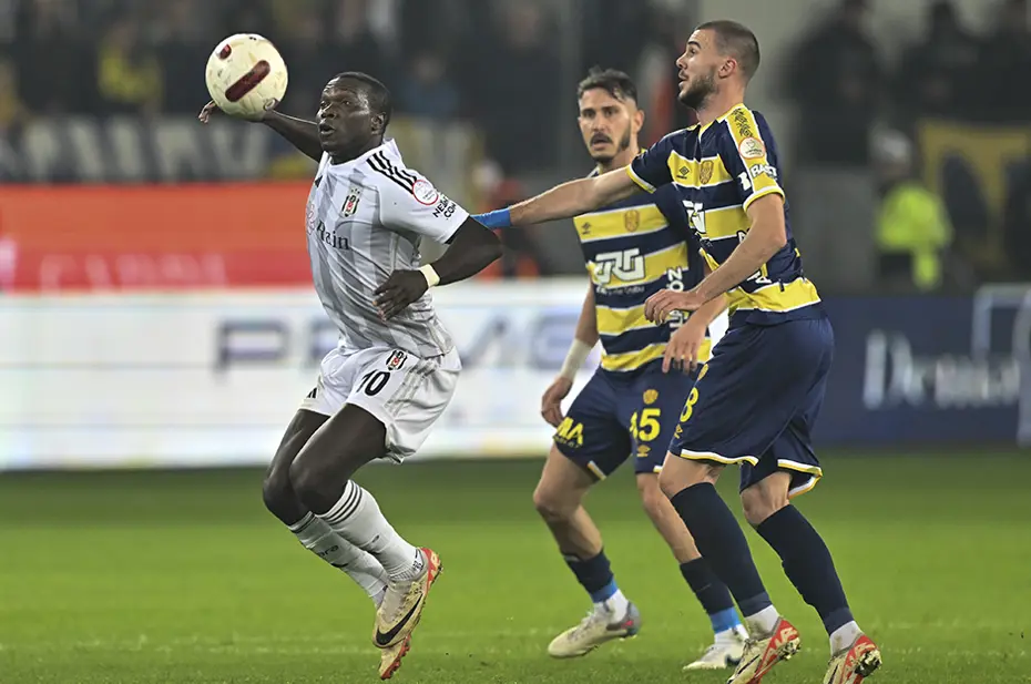Deplasman yasağının kalktığı maçta olay! - 7