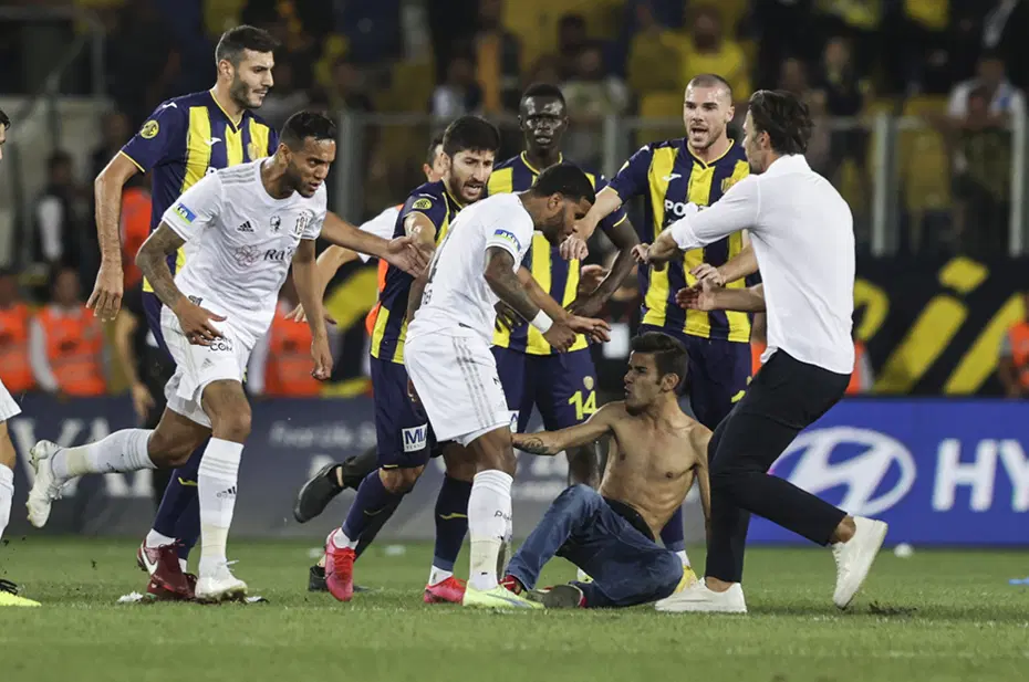 Emre Belözoğlu Beşiktaş maçında yok - 5