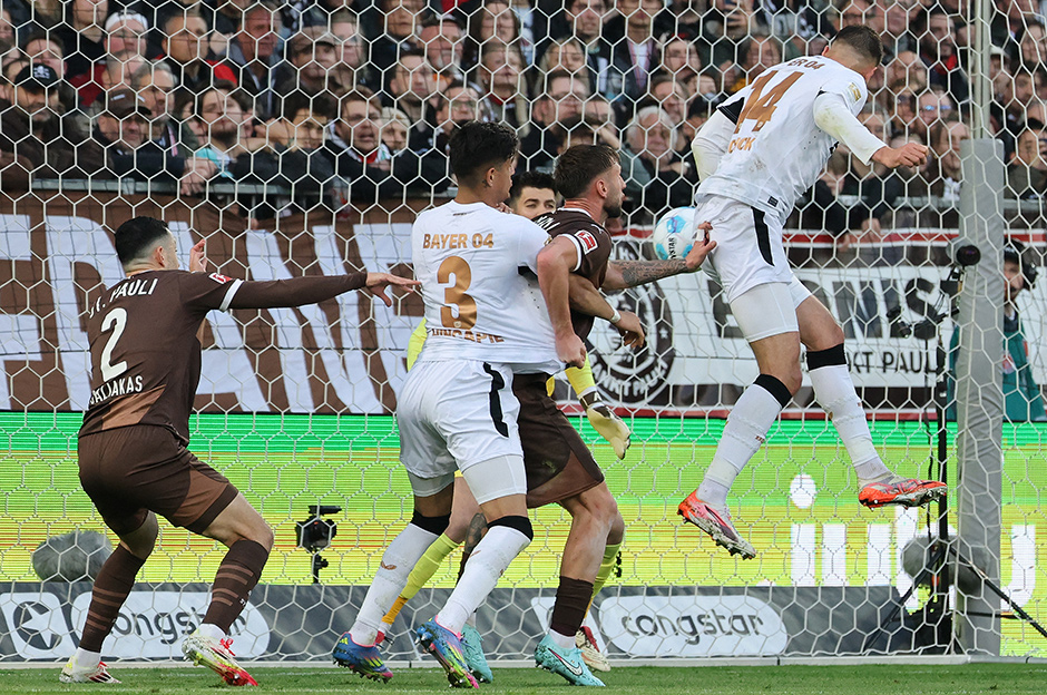 Leverkusen'e Patrik Schick'in golü yetmedi