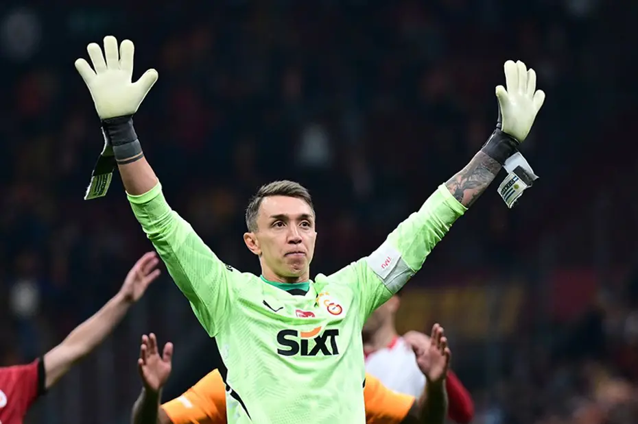 Kürsüye çıkan Muslera'dan taraftara çağrı: Olay Fenerbahçe göndermesi - 3