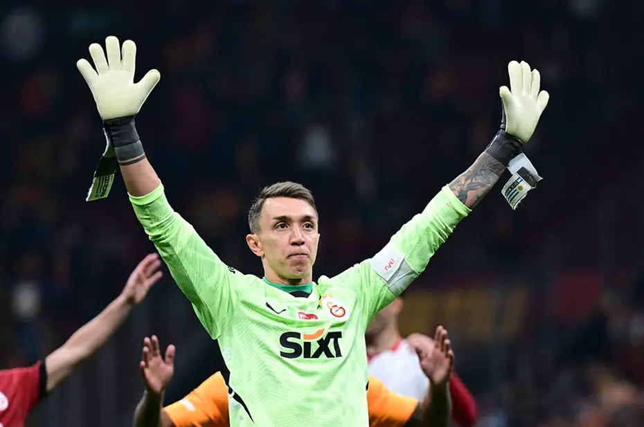 Fernando Muslera'nın yeni takımı belli oldu: 1.5 yıllık sözleşme imzalayacak - 3 Fernando Muslera'nın yeni takımı belli oldu: 1.5 yıllık sözleşme imzalayacak - 3