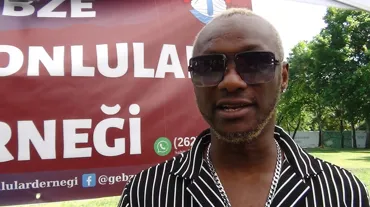 Trabzonspor’un eski yıldızı Yattara, Kocaeli'de çocuklarla top oynadı