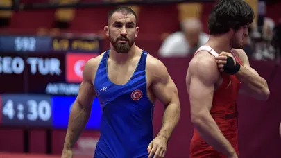 Feyzullah Aktürk, serbest stil 92 kiloda altın madalya aldı