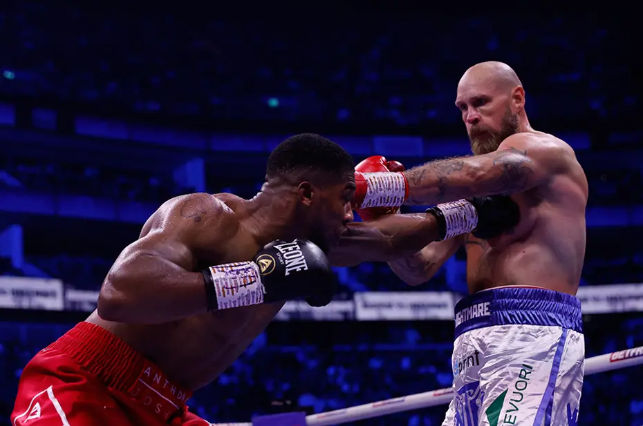 Anthony Joshua, Robert Helenius'u nakavt etti, 2.5 yıl sonra bir ilki başardı - 5