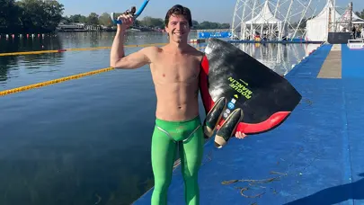 Derin Toparlak, Paletli Yüzme Dünya Şampiyonası'nda altın madalya kazandı