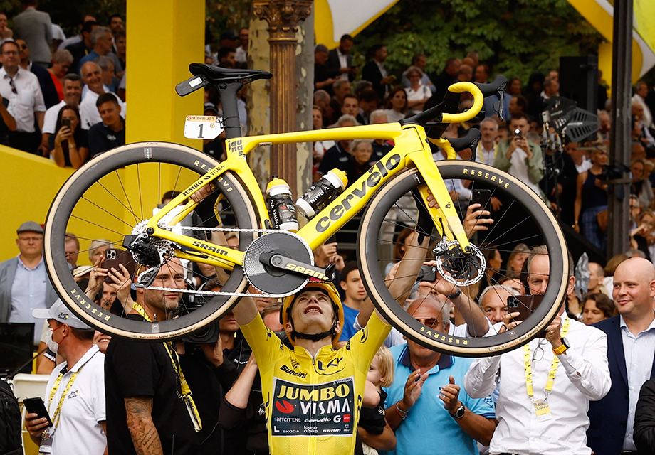 Jonas Vingegaard üst üste 2. kez Fransa'da şampiyon