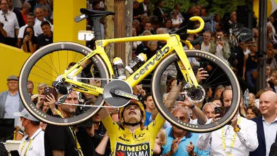 Jonas Vingegaard üst üste 2. kez Fransa'da şampiyon