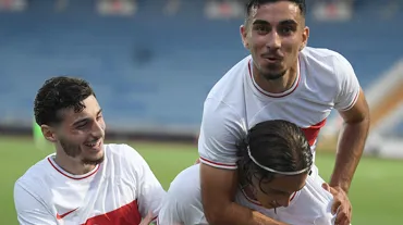 Livan Burcu kimdir, kaç yaşında? Livan Burcu hangi takımlarda oynadı?