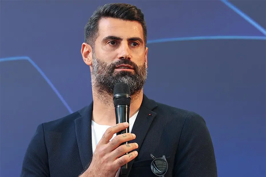 Volkan Demirel derbi sonrası canlı yayında küplere bindi: "Yarın kulüpten gönderirim" - 7