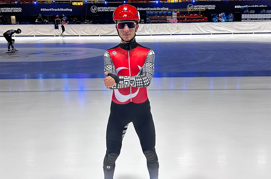 Furkan Akar'dan tarihi madalya!