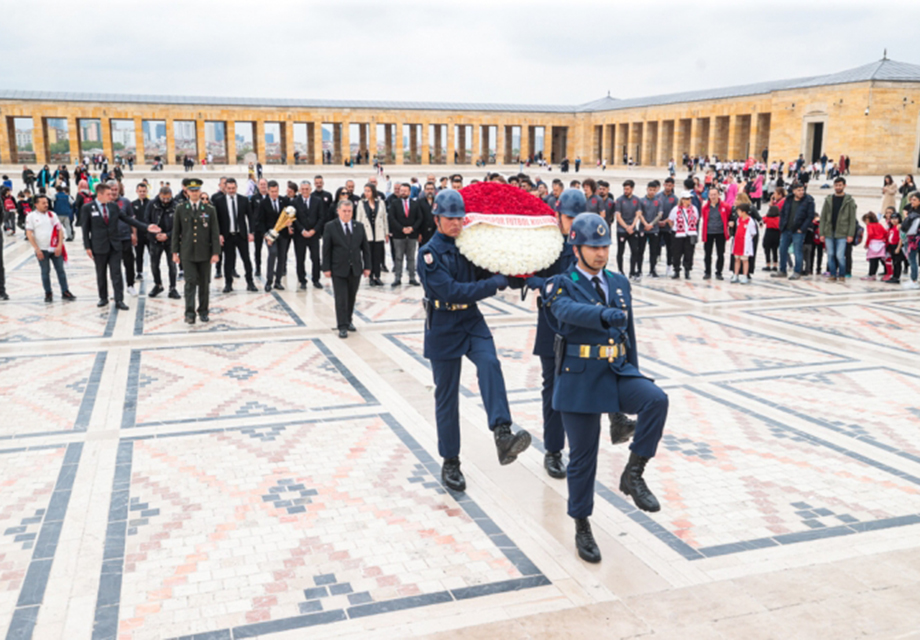 Süper Lig'e yükselen Yılport Samsunspor, Anıtkabir'i ziyaret etti