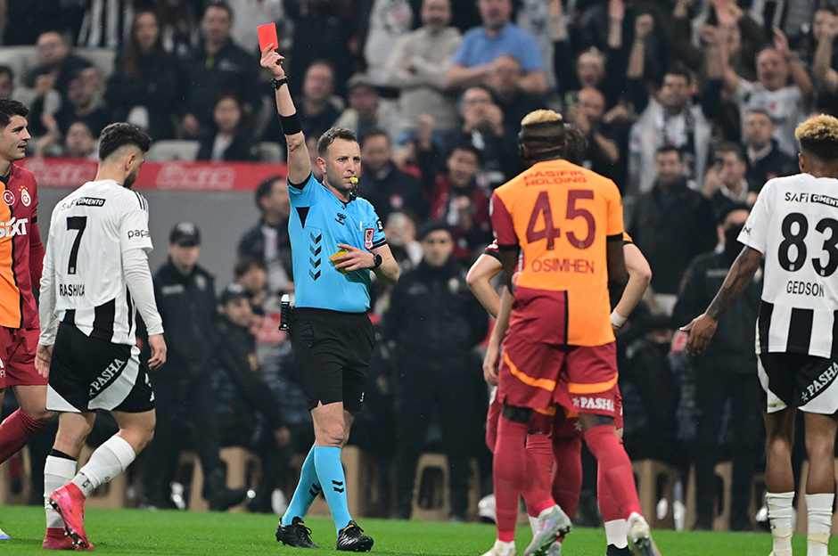 Galatasaray'da ayrılık çok yakın: Derbi sonrası bileti kesildi