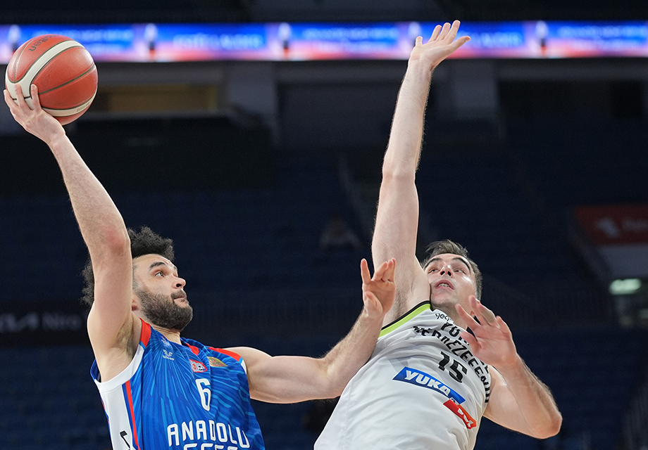 Anadolu Efes sahasında kazandı
