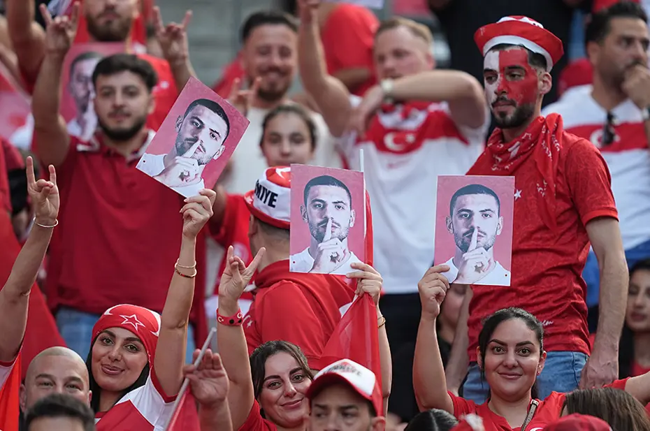 Merih Demiral sahaya çıktı: Taraftarlardan büyük destek - 7