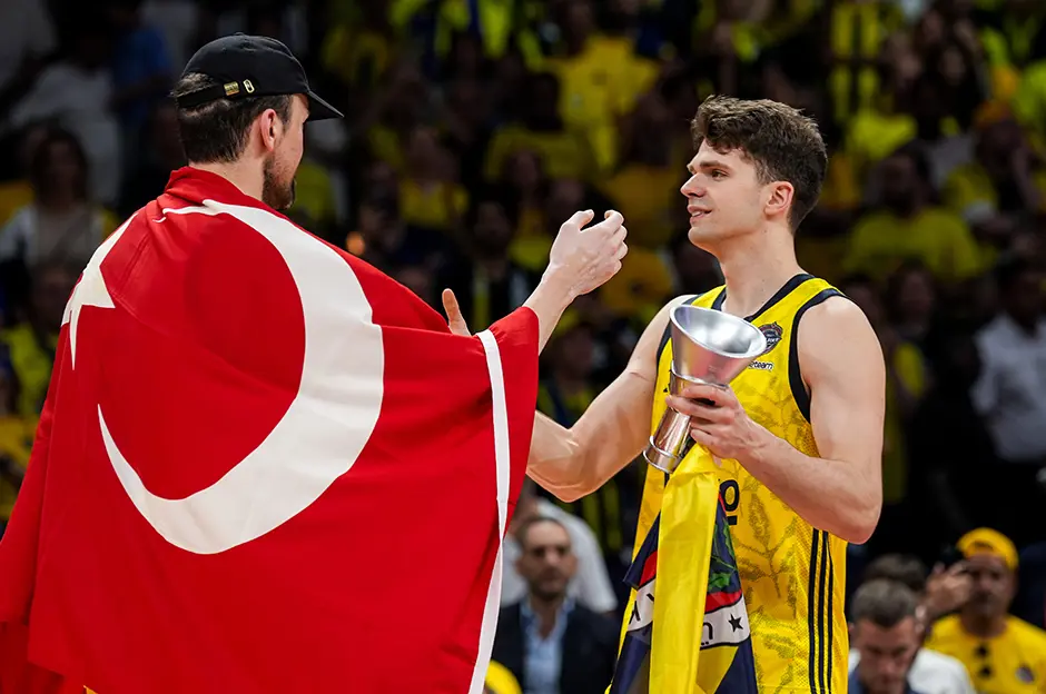 Fenerbahçe Beko yurda döndü: "Avrupa fatihi olduk"