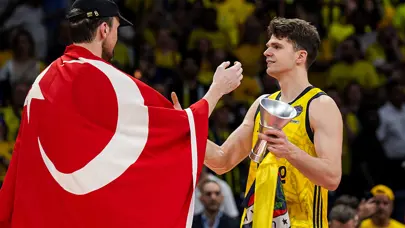 Fenerbahçe Beko yurda döndü: "Avrupa fatihi olduk"